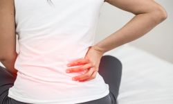 هل تعاني آلام أسفل الظهر؟.. إليك العلاج